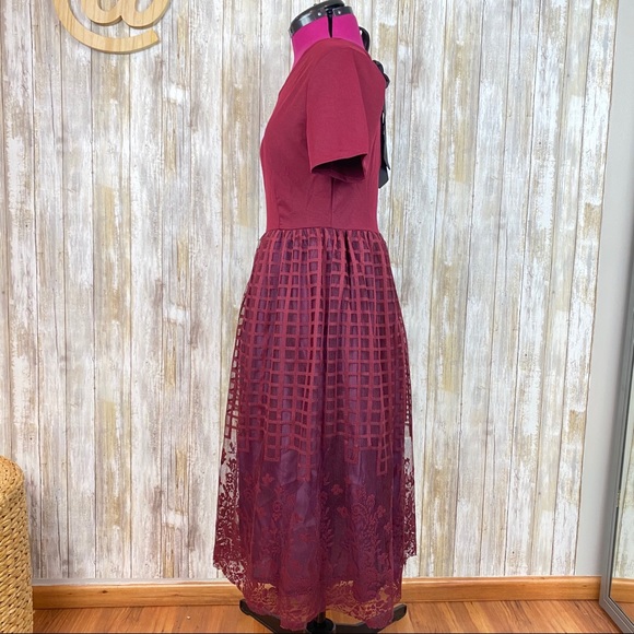 Burgundy Lace Midi Dress - Picture 3 of 5